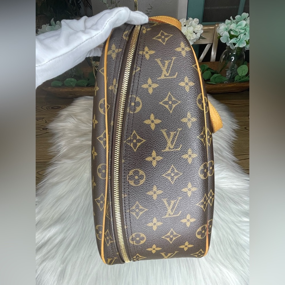 (Mt168) Authentic Louis Vuitton Monogram Excursio… - image 7